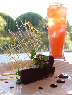 casual dining Lugar（カジュアルダイニング　ルガール）：夜カフェもOK♪デザートセット900円