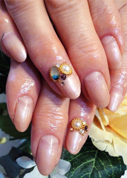 Nail Lounge re nail（リネイル）　札幌大通駅前店：繊細で上品なアートには定評あり♪
思わず、うっとりにっこり♪