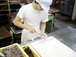 宿禰餅本舗　坂根屋　：一つ一つ職人による手仕事です