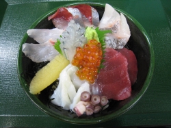 魚の駅「生地」：海鮮丼もおいしい！