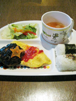 Cafe Restaurant Comodo：低アレルギー卵使用のキッズランチ