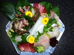 割烹ゆうな:割烹ゆうな自慢の“造り盛合せ”!
(写真は4~5人前)