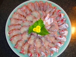 割烹ゆうな:新鮮な“鯛しゃぶ”4月頃がおすすめです!
(要予約)