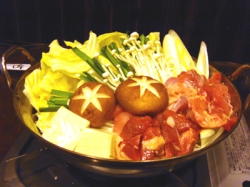 もつ鍋　焼鳥　居酒屋　圓（えん）：力士も絶賛！　ボリューム満点の薩摩赤鶏力士味噌鍋　1280円