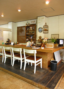 ゆくいん歓 鍼灸整骨院:カフェ風の待合席でお待ち頂けます♪