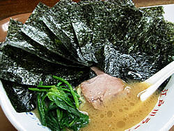 江戸川ラーメン　角久：スープとのりの相性は抜群！
オススメの一品です