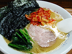 江戸川ラーメン　角久：キムチが入ると「こってり」が緩和
女性にも人気です