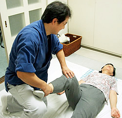 ゴガミ身整療院:体の歪みを正すために、主に手と足を調節
