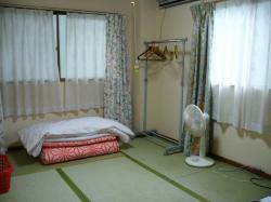 ビジネス旅館新宿:和室でゆっくりとくつろいでください。