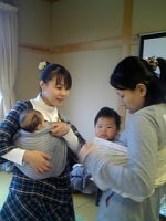 8/12　ママも赤ちゃんも快適な抱っこを体験してみませんか？♪スリング講習会